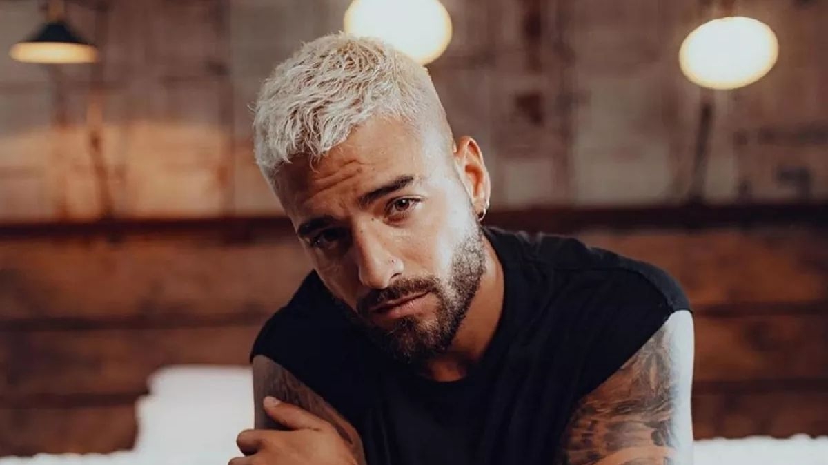 Maluma no pudo pasar desapercibido llorando, a pesar de que traía gafas oscuras
