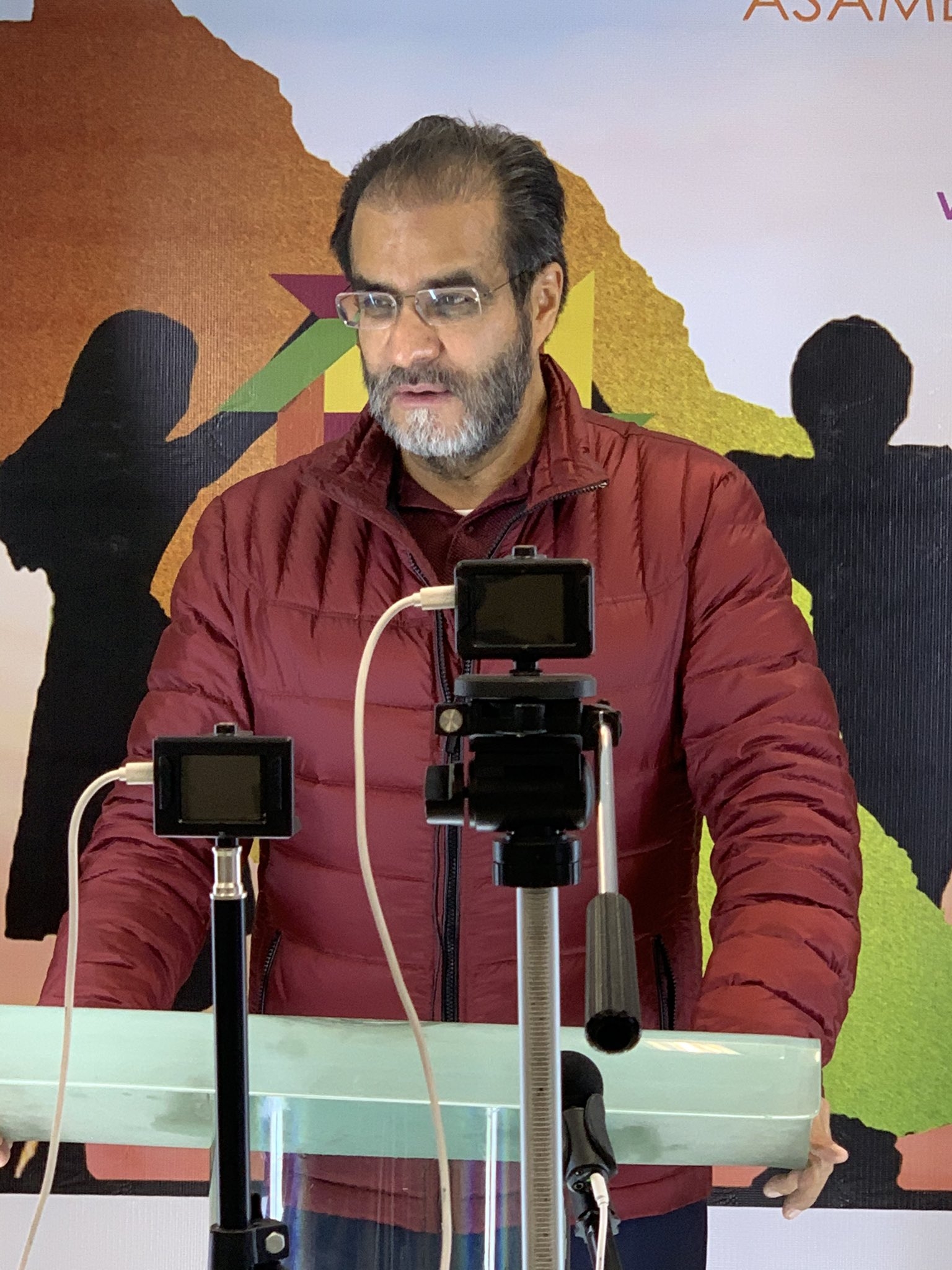 Es acusado, junto a otros políticos de proteger a la mafia rumana