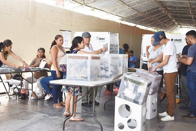 Exfuncionarios estatales y municipales, así como familiares de servidores públicos forman parte del organismo en Carmen