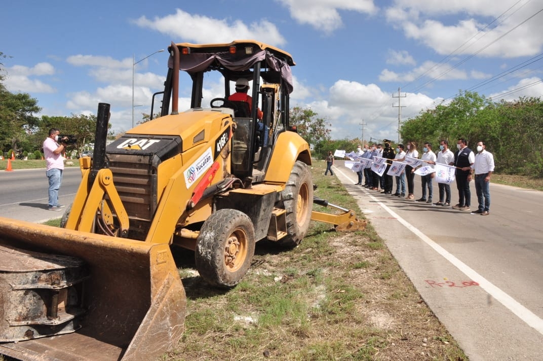El Gobernador de Yucatán Mauricio Vila Dosal dio el banderazo de inicio de construcción El Gobernador de Yucatán Mauricio Vila Dosal dio el banderazo de inicio de construcción