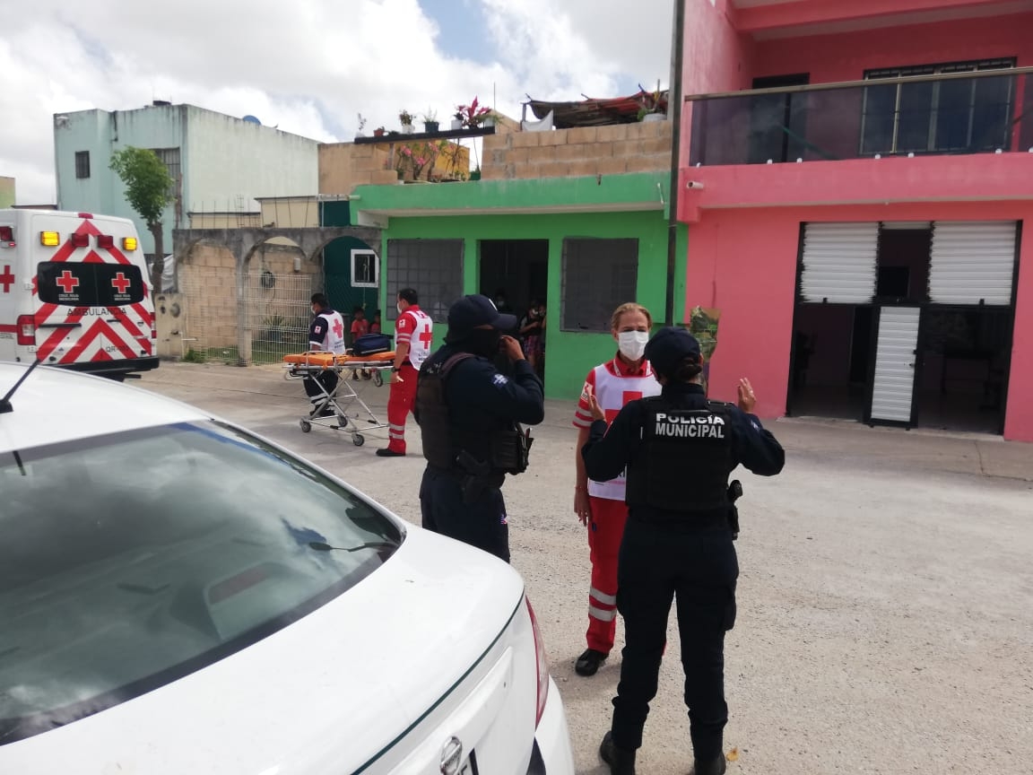 El hallazgo, lo realizaron habitantes del lugar debido a los olores fétidos que salían de la vivienda de su vecina El hallazgo, lo realizaron habitantes del lugar debido a los olores fétidos que salían de la vivienda de su vecina