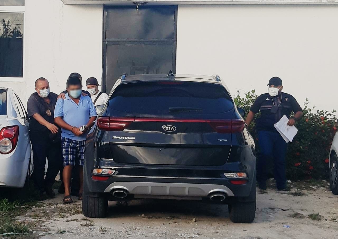 El imputado fue traslado por agentes de la Policía de Investigación, hacia el Cereso, quedando a disposición del Juzgado Penal El imputado fue traslado por agentes de la Policía de Investigación, hacia el Cereso, quedando a disposición del Juzgado Penal