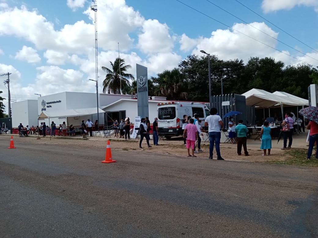 Adultos mayores acudieron a la Unidad Médica esta mañana Adultos mayores acudieron a la Unidad Médica esta mañana