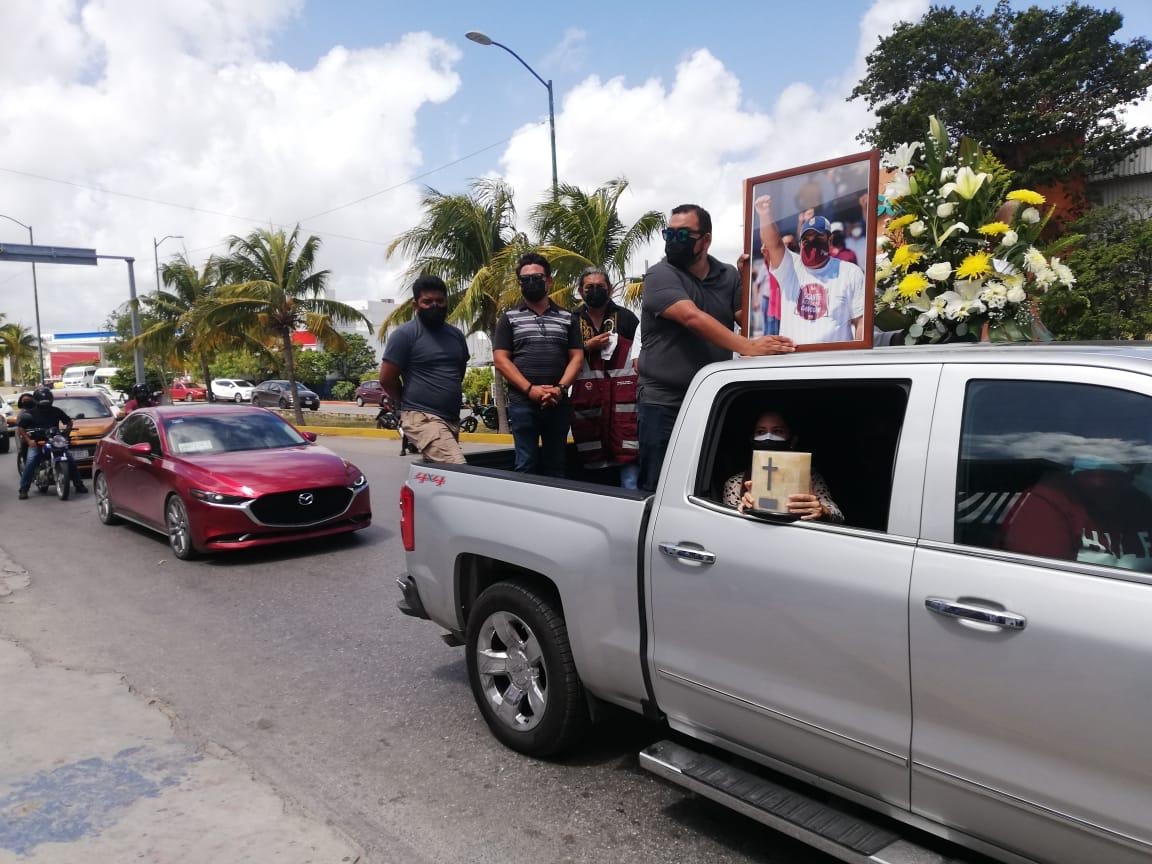 Las cenizas del fallecido recorrieron tres puntos de Cancún Las cenizas del fallecido recorrieron tres puntos de Cancún