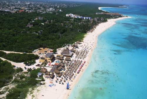 Playa Mamitas es un sitio obligado en Playa del Carmen Playa Mamitas es un sitio obligado en Playa del Carmen