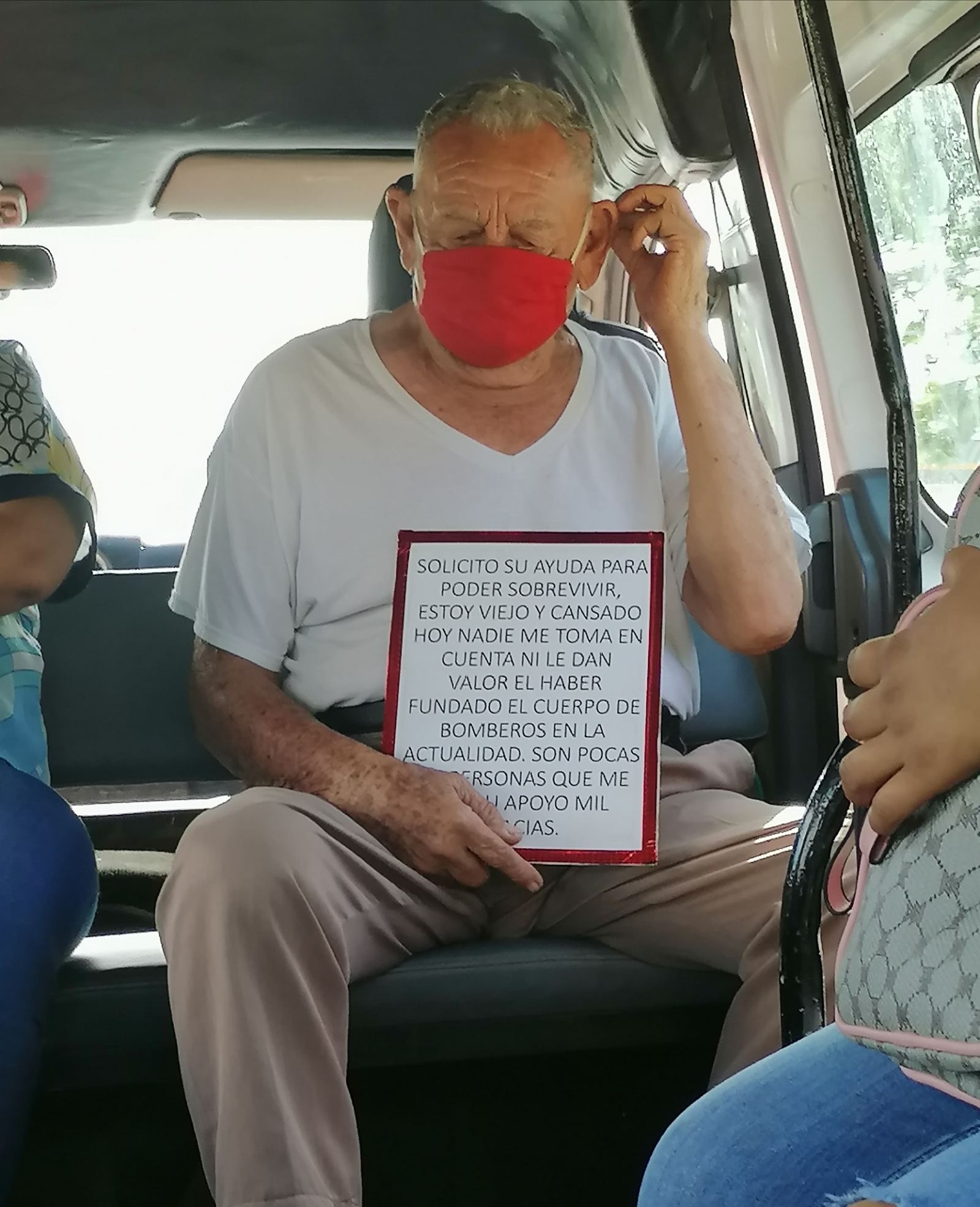 El adulto mayor pide ayuda en transporte público de Ciudad del Carmen El adulto mayor pide ayuda en transporte público de Ciudad del Carmen