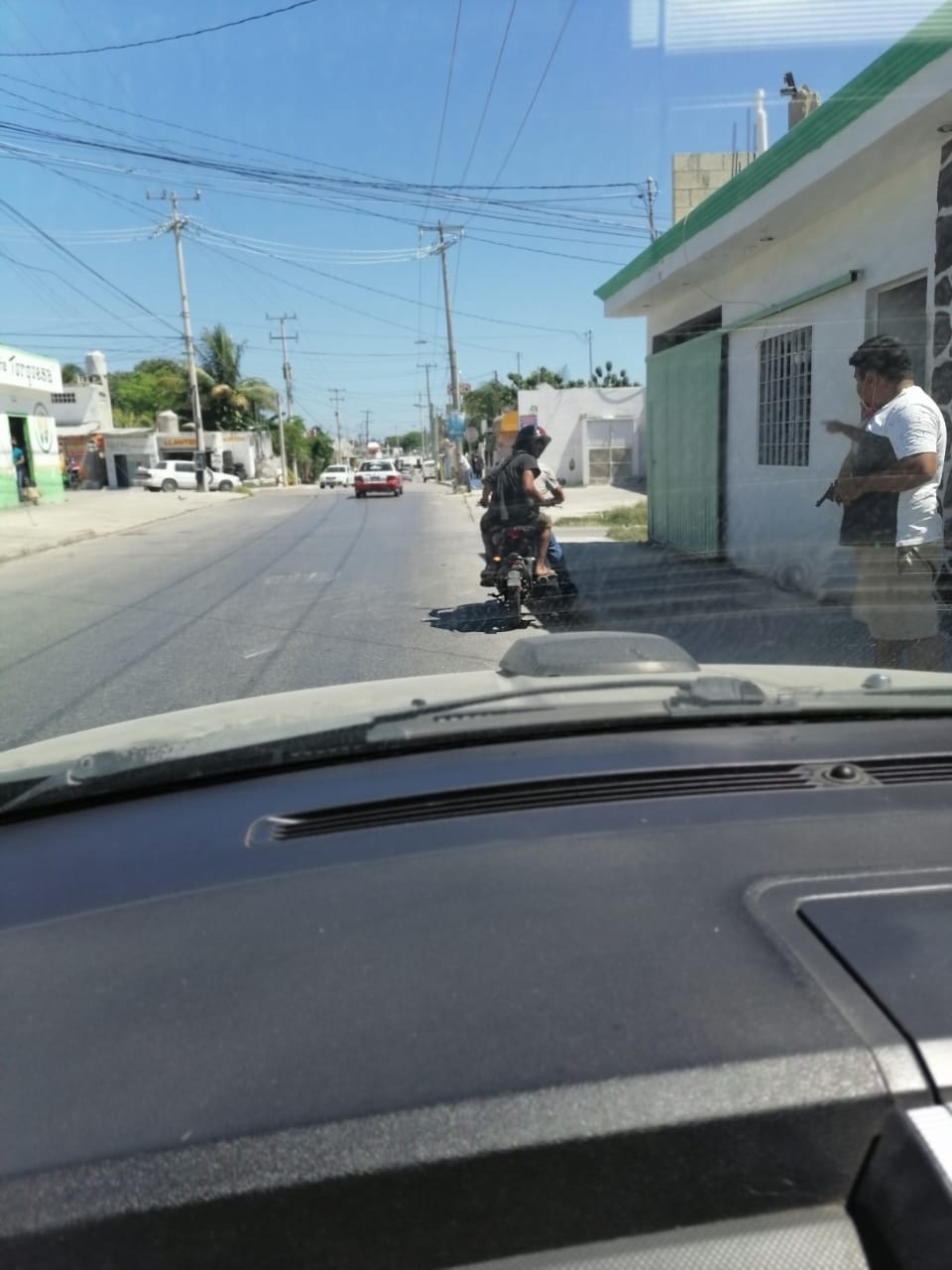 Los hechos ocurrieron a las 10:30 am, cuando los dos hombres abordo de una motocicleta llegaron a intimidar a las mujeres a las que hace un mes atacaron Los hechos ocurrieron a las 10:30 am, cuando los dos hombres abordo de una motocicleta llegaron a intimidar a las mujeres a las que hace un mes atacaron