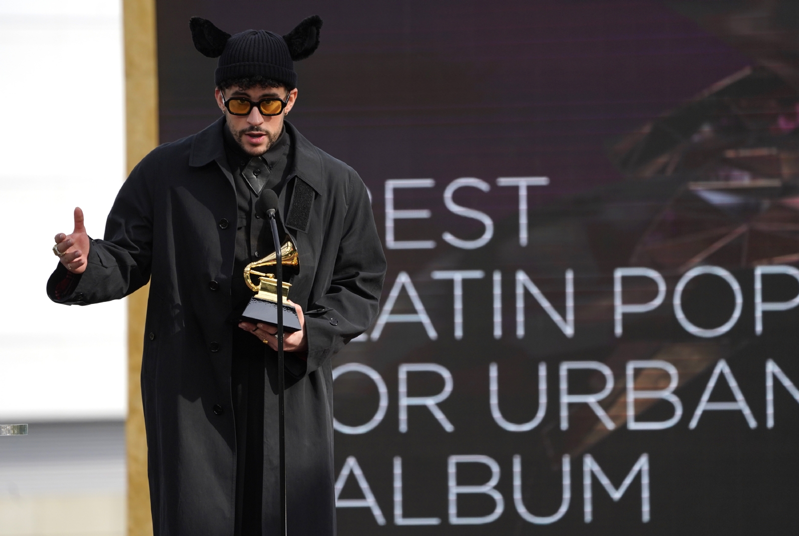 Bad bunny se alza ganador por su disco YHLQMDLG Bad bunny se alza ganador por su disco YHLQMDLG