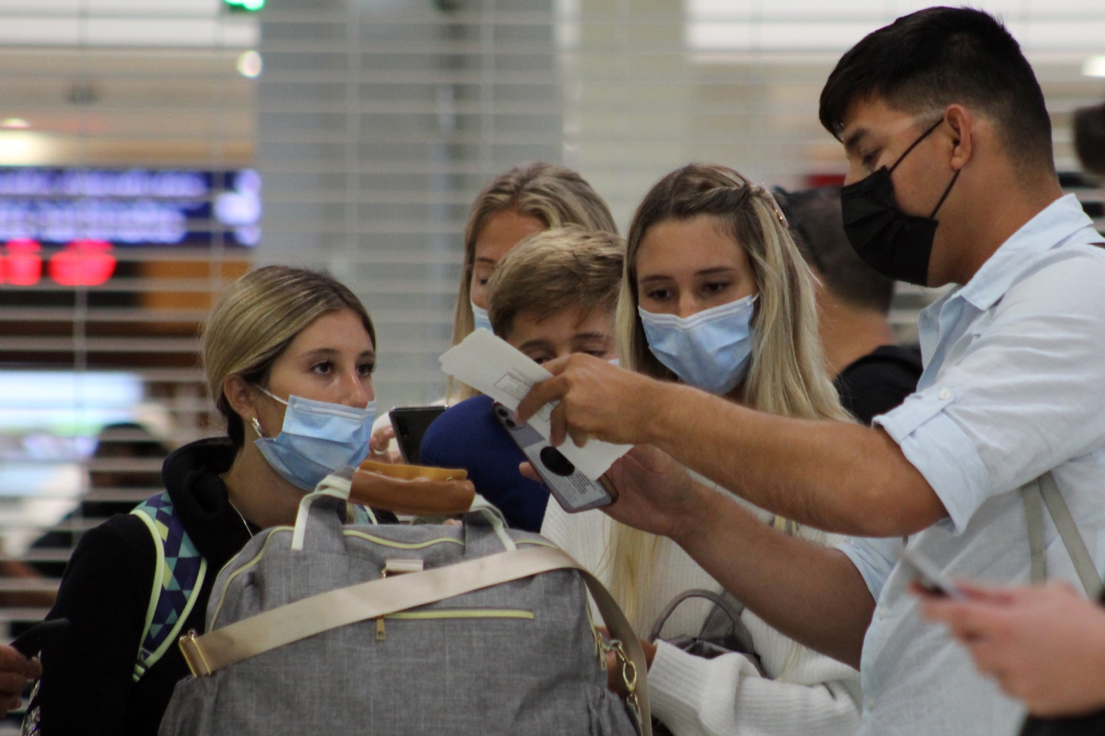 La directora Nacional de Migraciones, Florencia Carignano, presentó nuevas pruebas que fueron otorgadas por una madre de familia de los estudiantes implicados