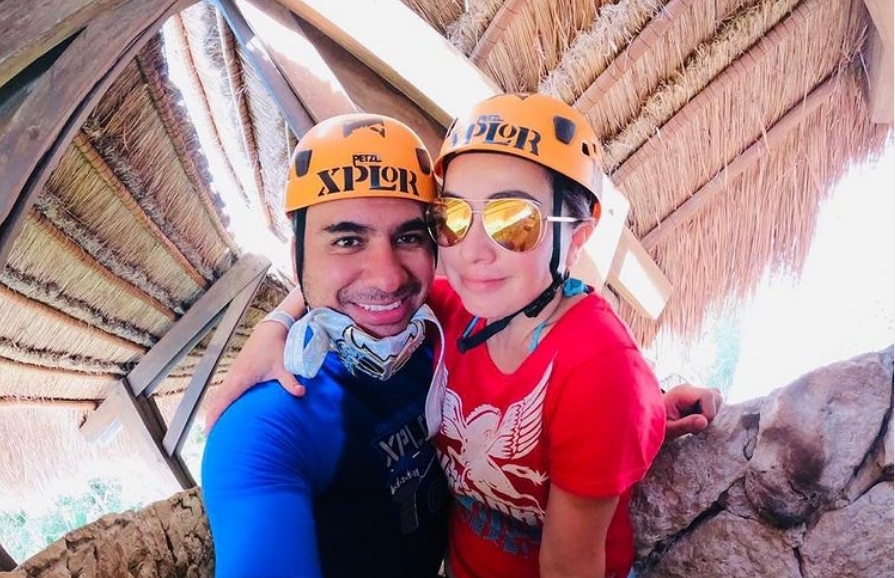 Alex Montiel disfruta de vacaciones con su esposa en Playa del Carmen Alex Montiel disfruta de vacaciones con su esposa en Playa del Carmen
