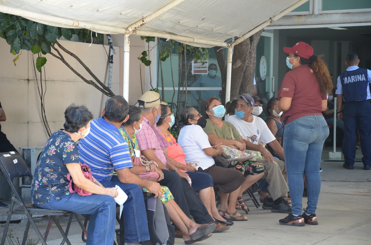 Los abuelitos acudieron a ser inoculados