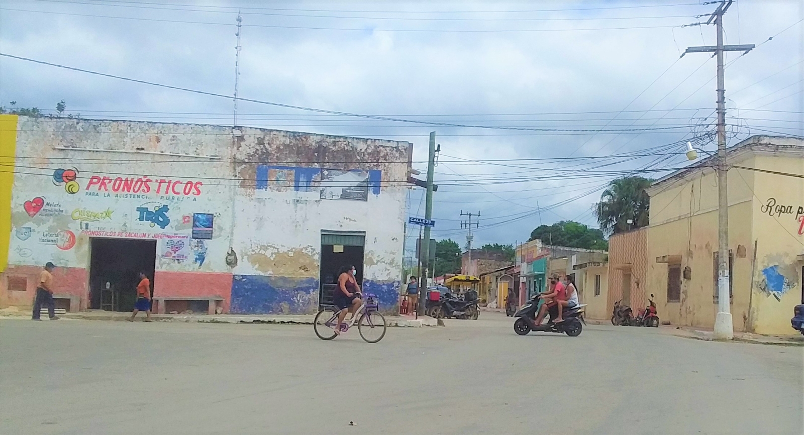 Muchos habitantes están realizando sus actividades de manera normal como si no hubiera pandemia Muchos habitantes están realizando sus actividades de manera normal como si no hubiera pandemia