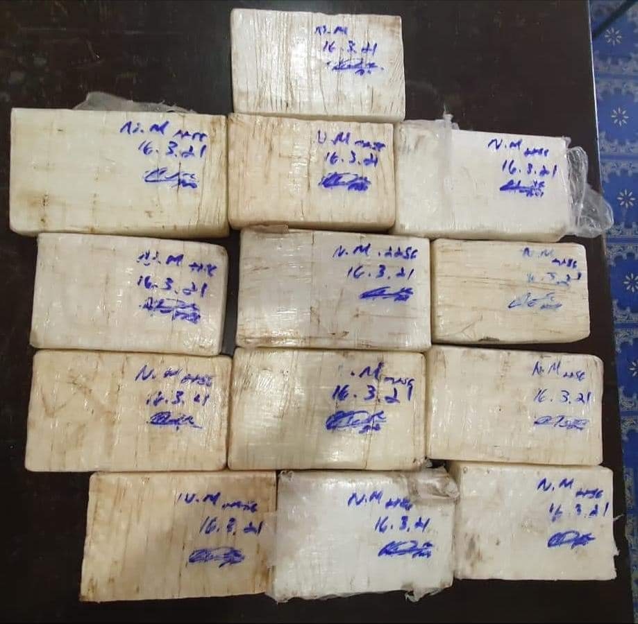 La cocaína se encontraba oculta detrás de las luces posteriores de la camioneta La cocaína se encontraba oculta detrás de las luces posteriores de la camioneta
