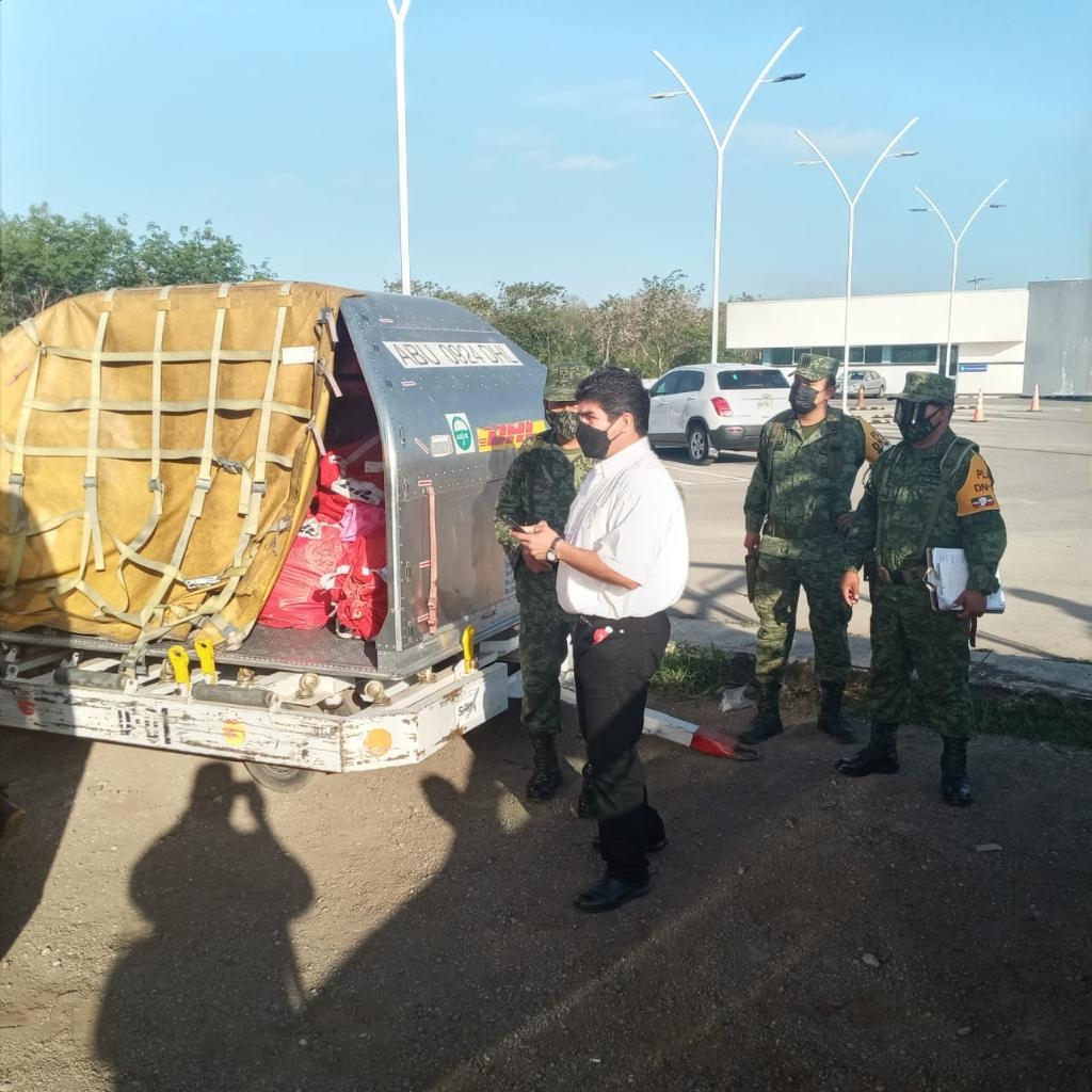 Las dosis viajaron a través del servicio de mensajería DHL