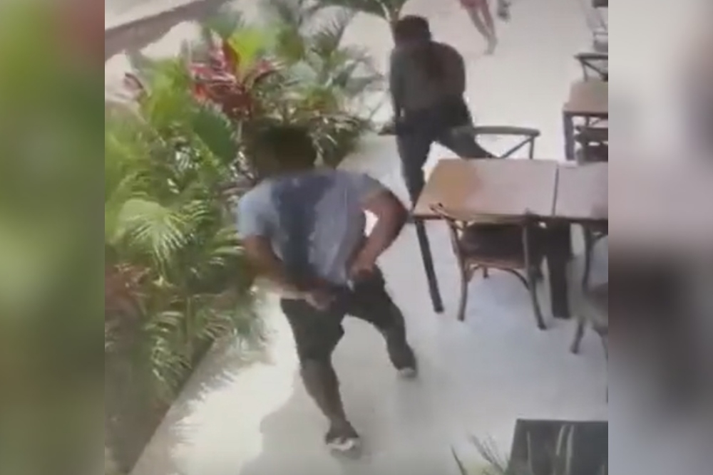Uno de los ladrones estaba armado Uno de los ladrones estaba armado