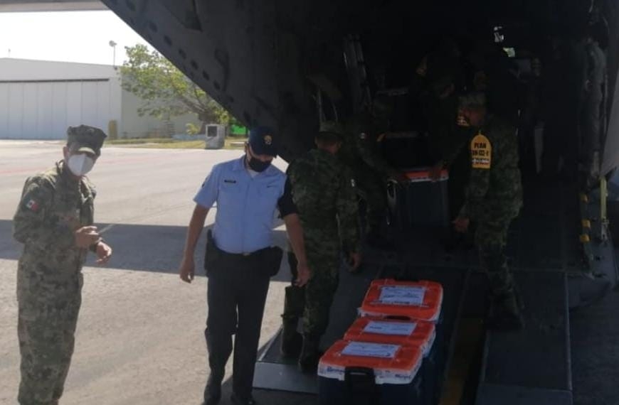Fue cerca de las 14:00 horas cuando el avión aterrizó a la terminal aérea de Campeche. Fue cerca de las 14:00 horas cuando el avión aterrizó a la terminal aérea de Campeche.