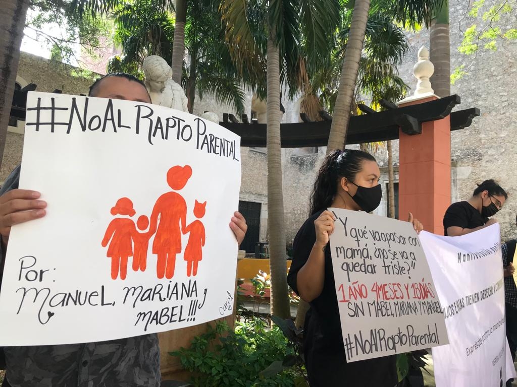 La mujer pide a las autoridades que no se permita el rapto parental