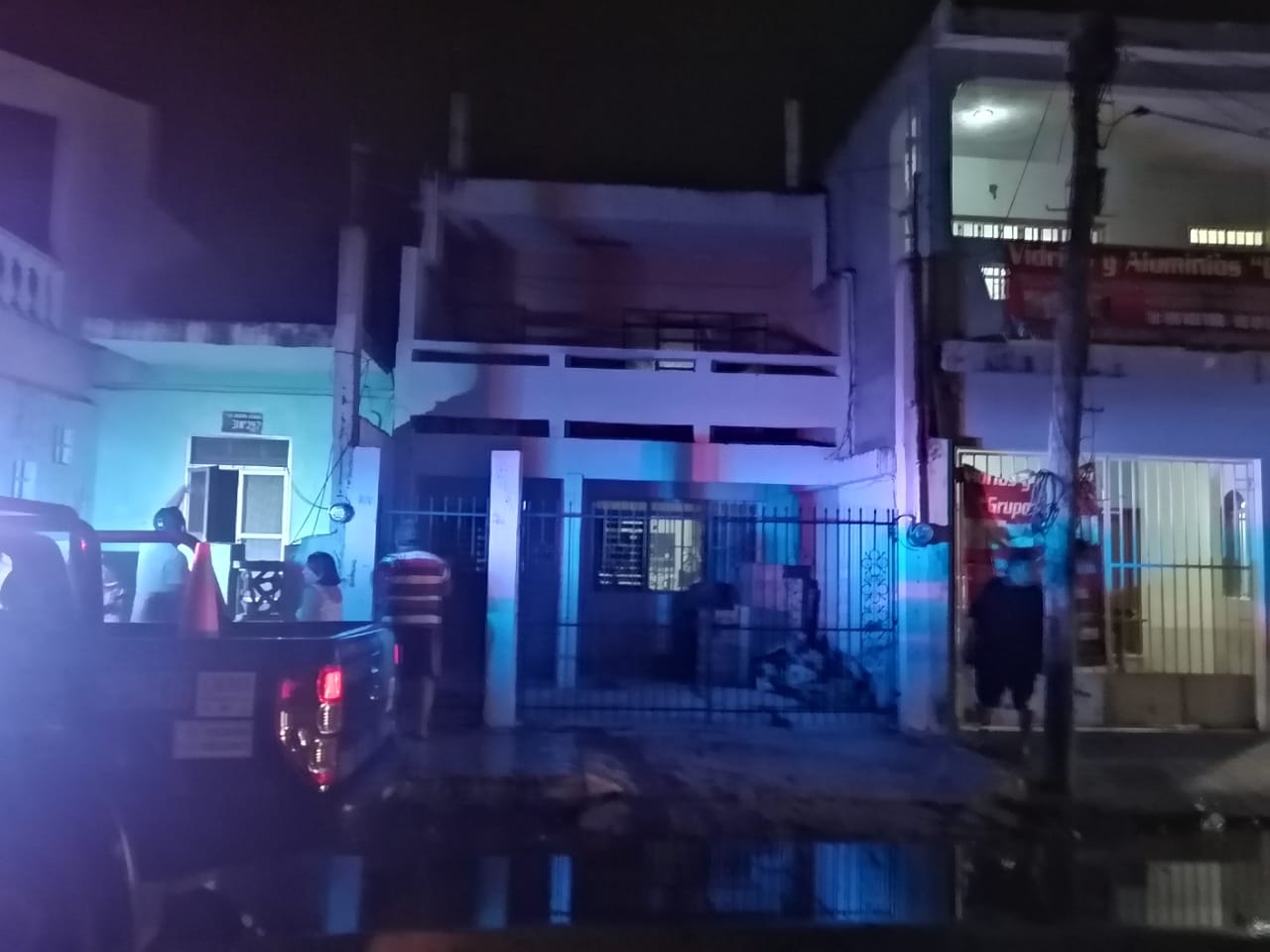El incidente ocurrió cerca de las 10 de la noche de ayer y contó con la presencia de todos los vecinos afectados El incidente ocurrió cerca de las 10 de la noche de ayer y contó con la presencia de todos los vecinos afectados