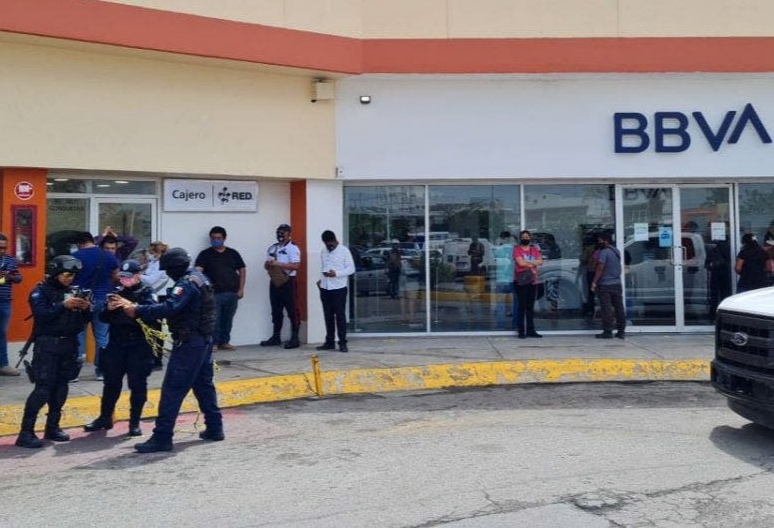 Al lugar llegaron policías preventivos y agentes de la Policía de Investigación Al lugar llegaron policías preventivos y agentes de la Policía de Investigación