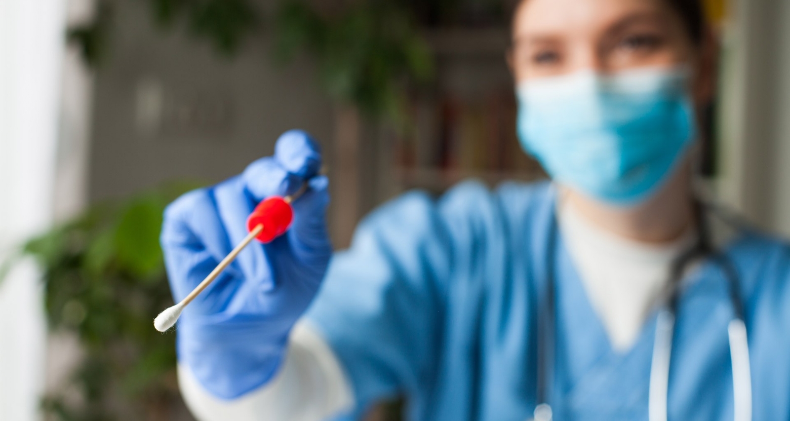 A quien venda, ofrezca en venta o comercialice muestras médicas le será impuesta una pena de uno a nueve años de prisión y una multa equivalente de 20 mil a 50 mil veces la Unidad de Medida y Actualización