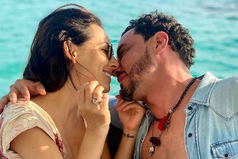 Raúl Paz y Claudia Lizaldi posponen su boda para 2022