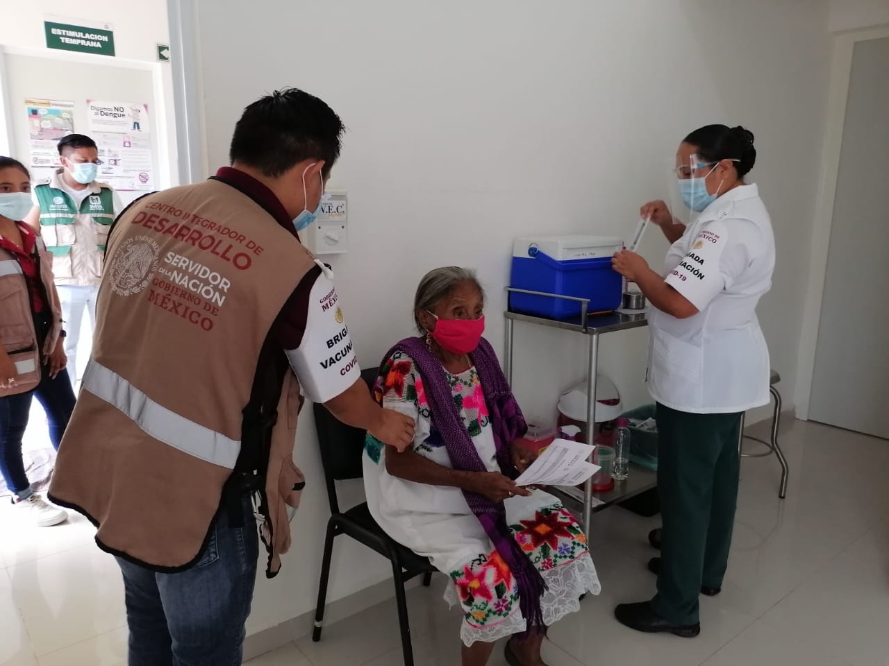 Con esto ya se suman cinco localidades del estado, cuya población con 60 años y más, reciben la vacuna contra el Coronavirus Con esto ya se suman cinco localidades del estado, cuya población con 60 años y más, reciben la vacuna contra el Coronavirus