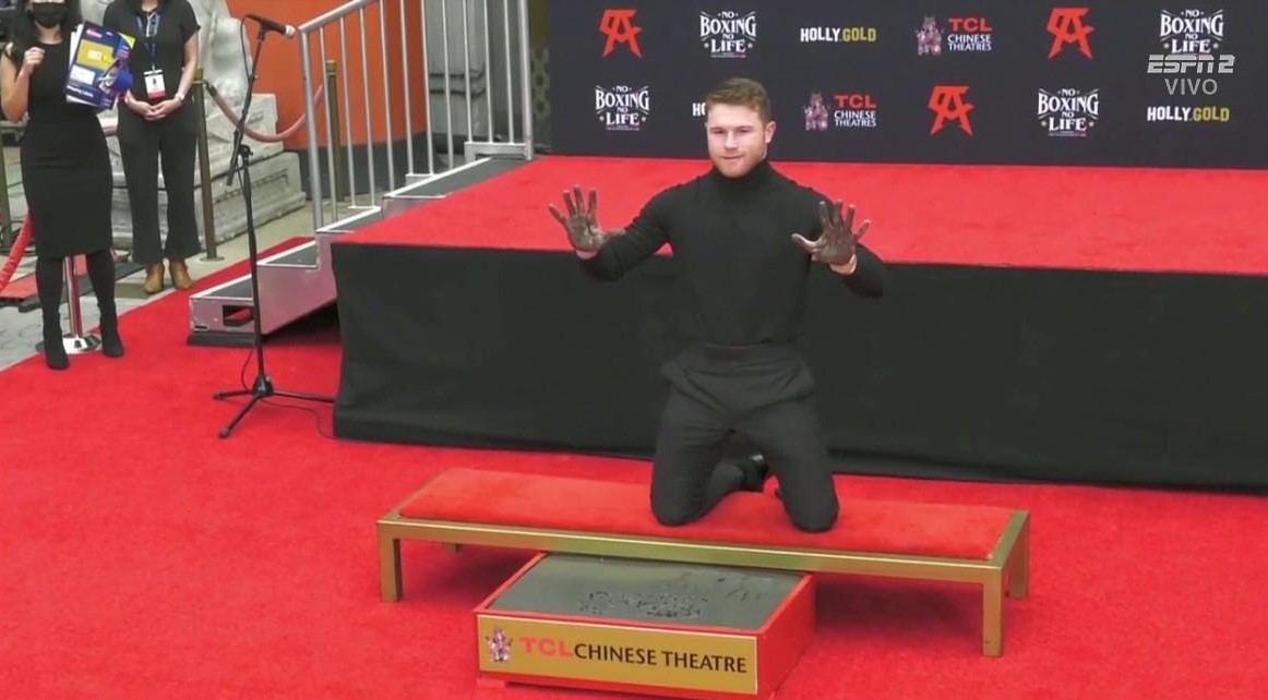 Saul el 'Canelo' Álvarez plasma sus huellas en Hollywood Saul el 'Canelo' Álvarez plasma sus huellas en Hollywood