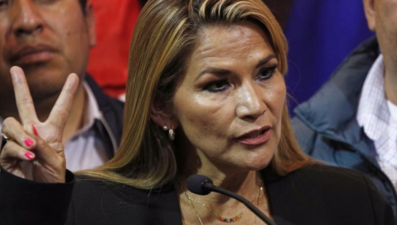 Tras el derrocamiento de Evo Morales, la entonces senadora se autoproclamó presidenta del país plurinacional en medio de irregularidades Tras el derrocamiento de Evo Morales, la entonces senadora se autoproclamó presidenta del país plurinacional en medio de irregularidades