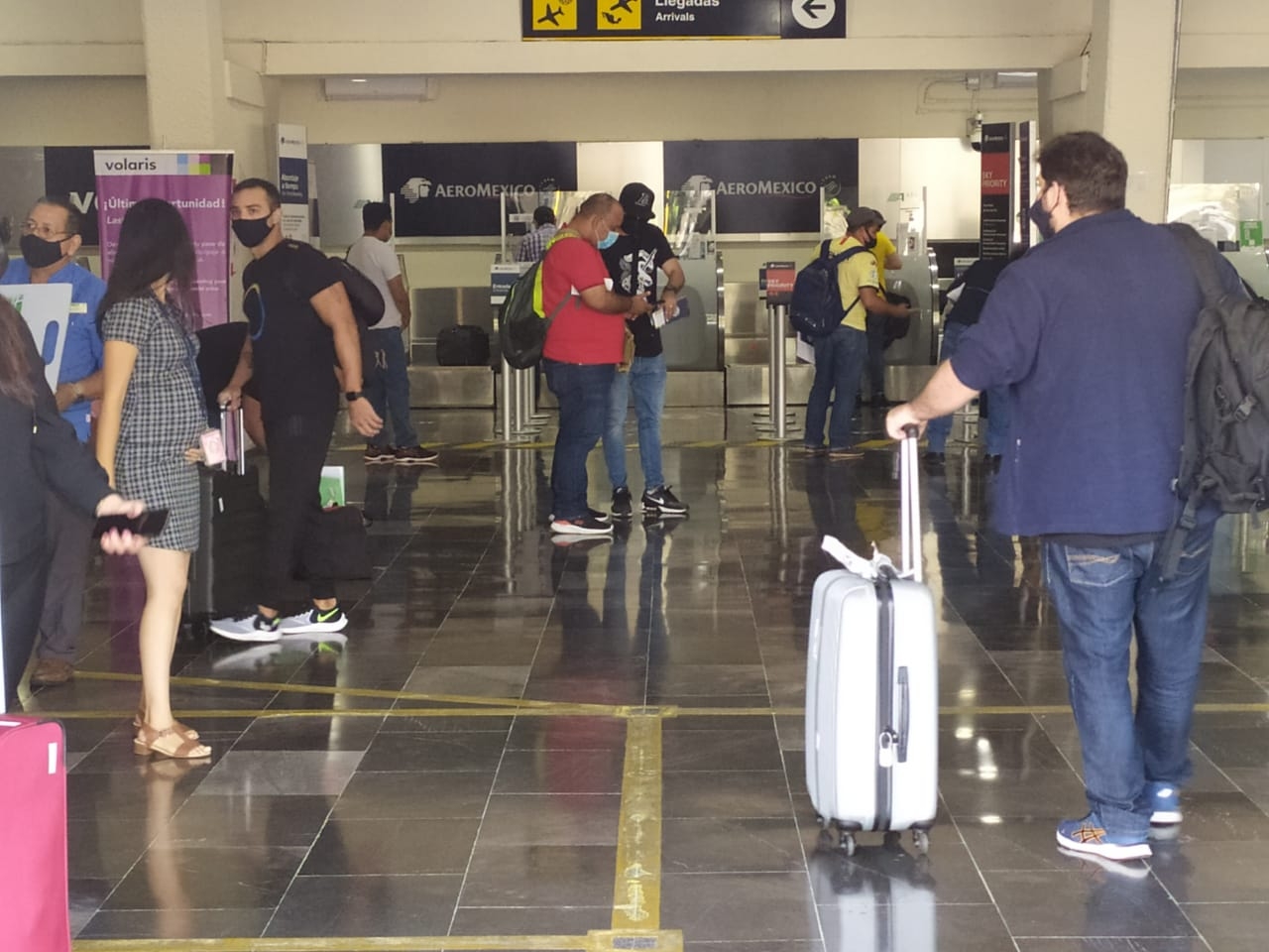 Los protocolos contra el COVID-19 se pausan durante el servicio de comida