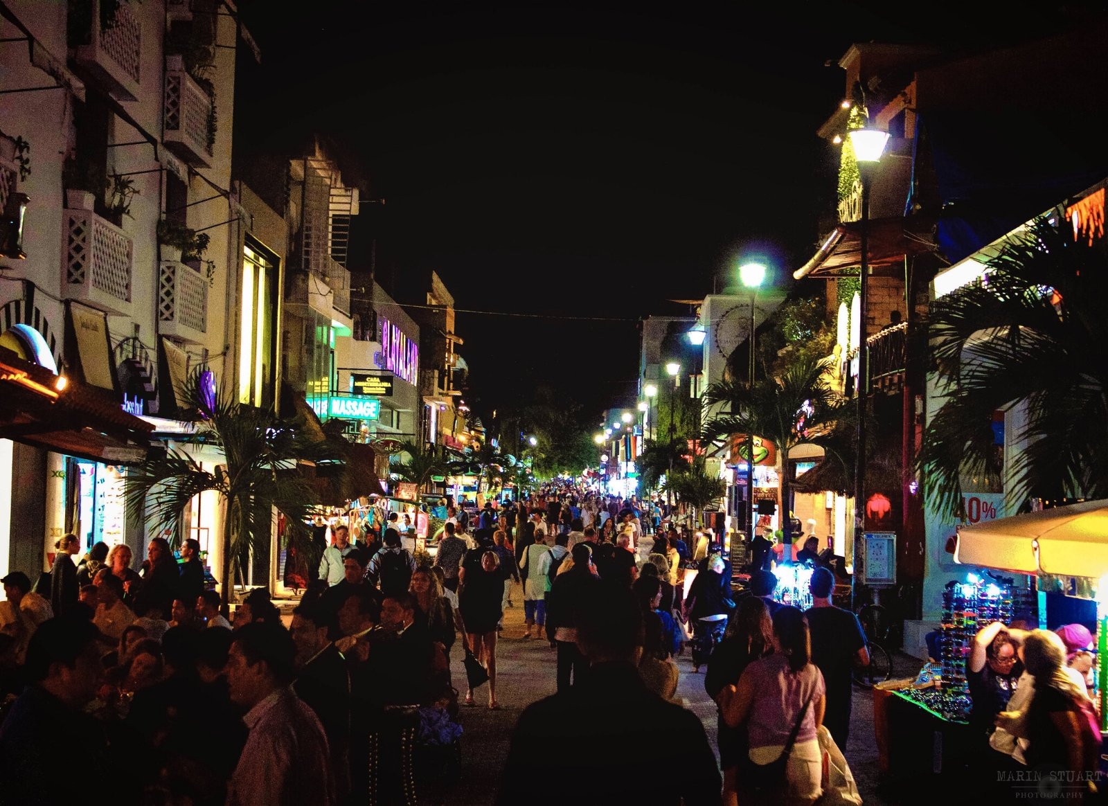 La Quinta Avenida volvió a la 'vida nocturna' La Quinta Avenida volvió a la 'vida nocturna'