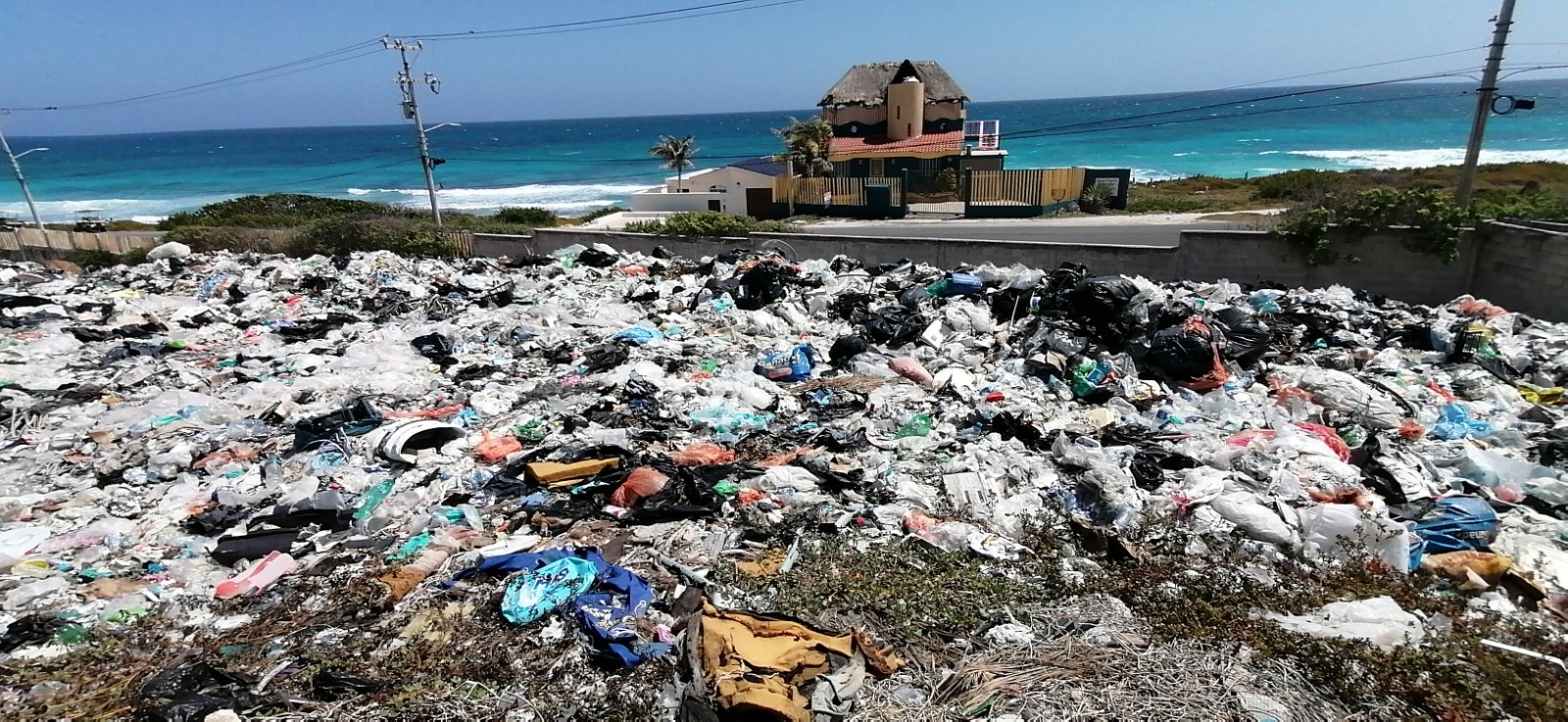 El Ayuntamiento no ha retirado la basura