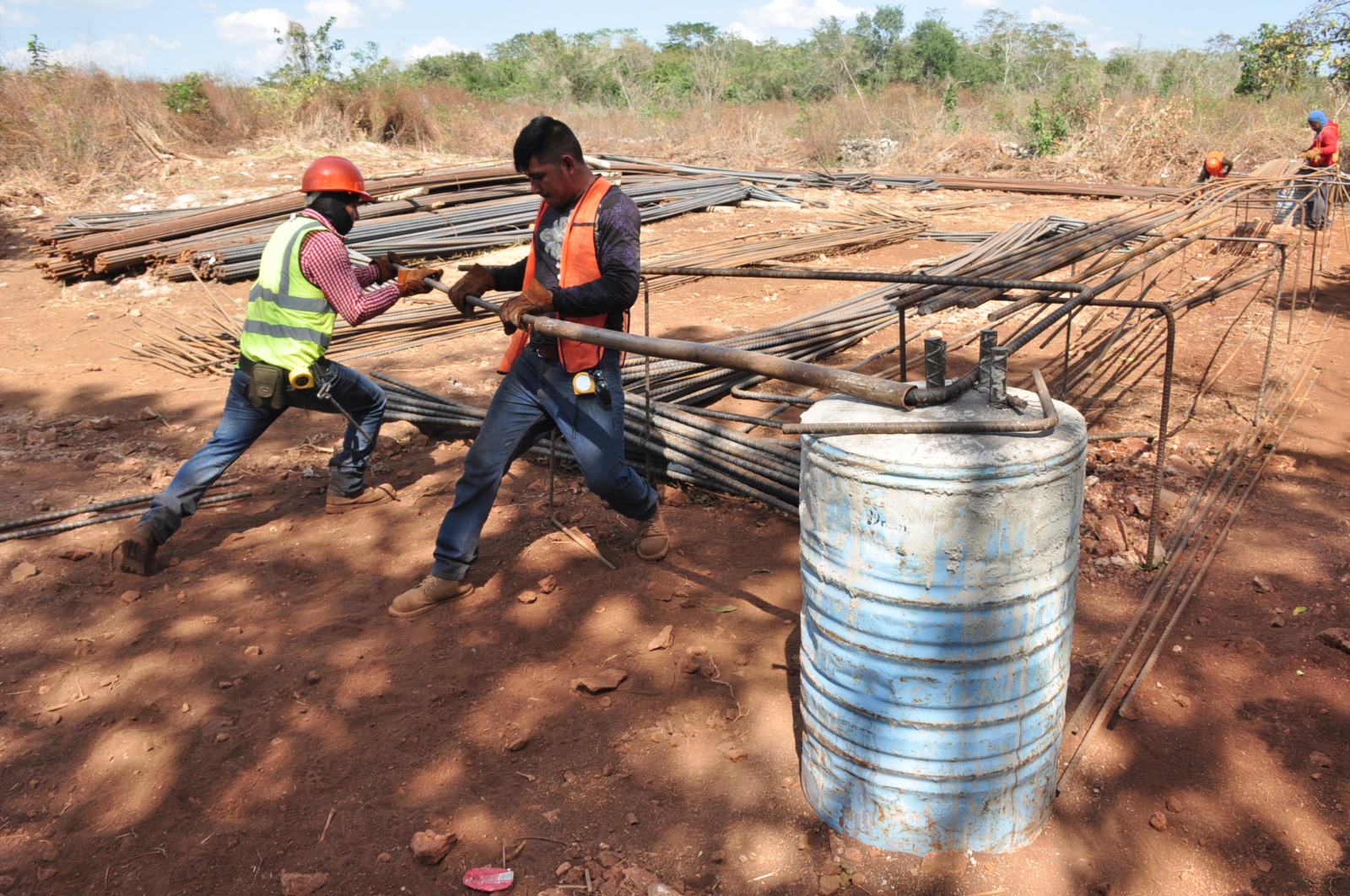 Actualmente, en el Tramo 3 de la construcción participan alrededor de unos 800 trabajadores; la cifra podría ampliarse al dividirse en siete frentes de acción