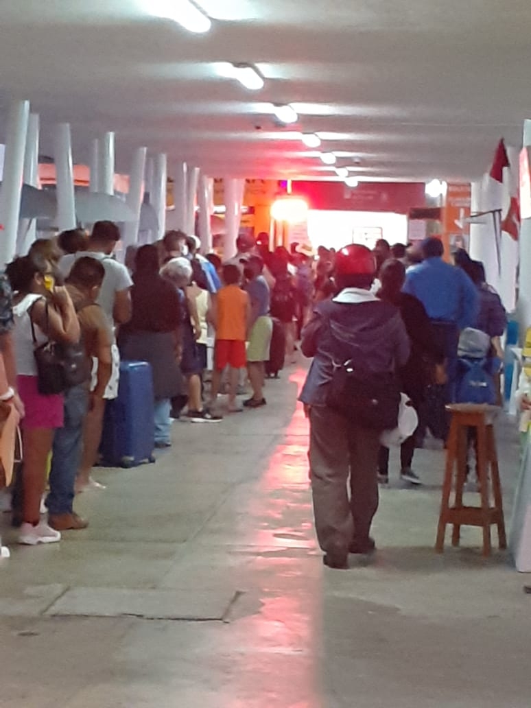 El oleaje no fue impedimento para los ferrys