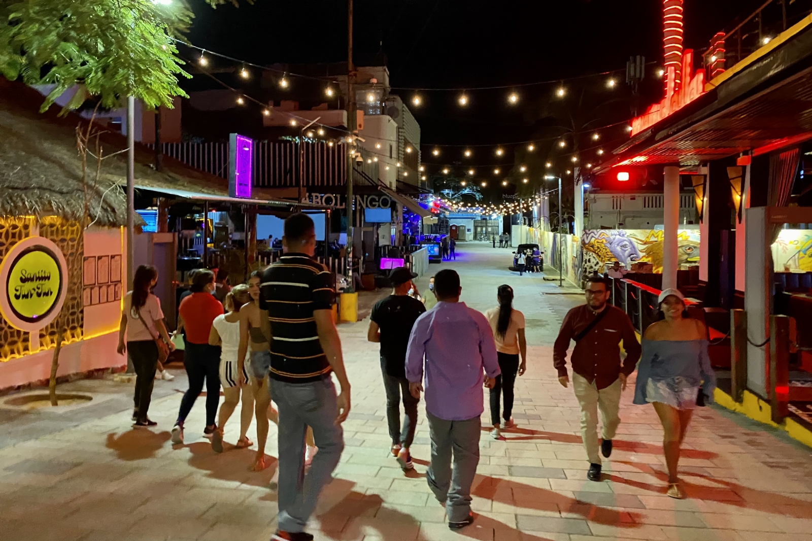 Turistas no respetan medidas sanitarias en Tulum