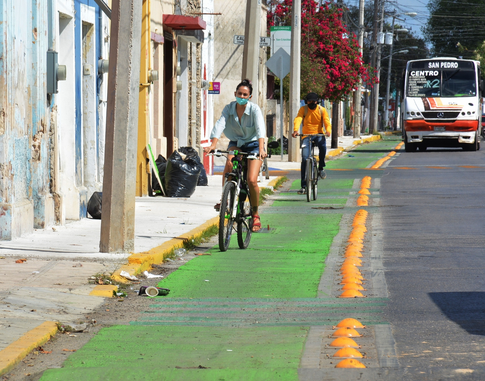 Llaman a utilizar cintas reflectoras en la ropa, la bici o el casco como recursos de notoriedad Llaman a utilizar cintas reflectoras en la ropa, la bici o el casco como recursos de notoriedad