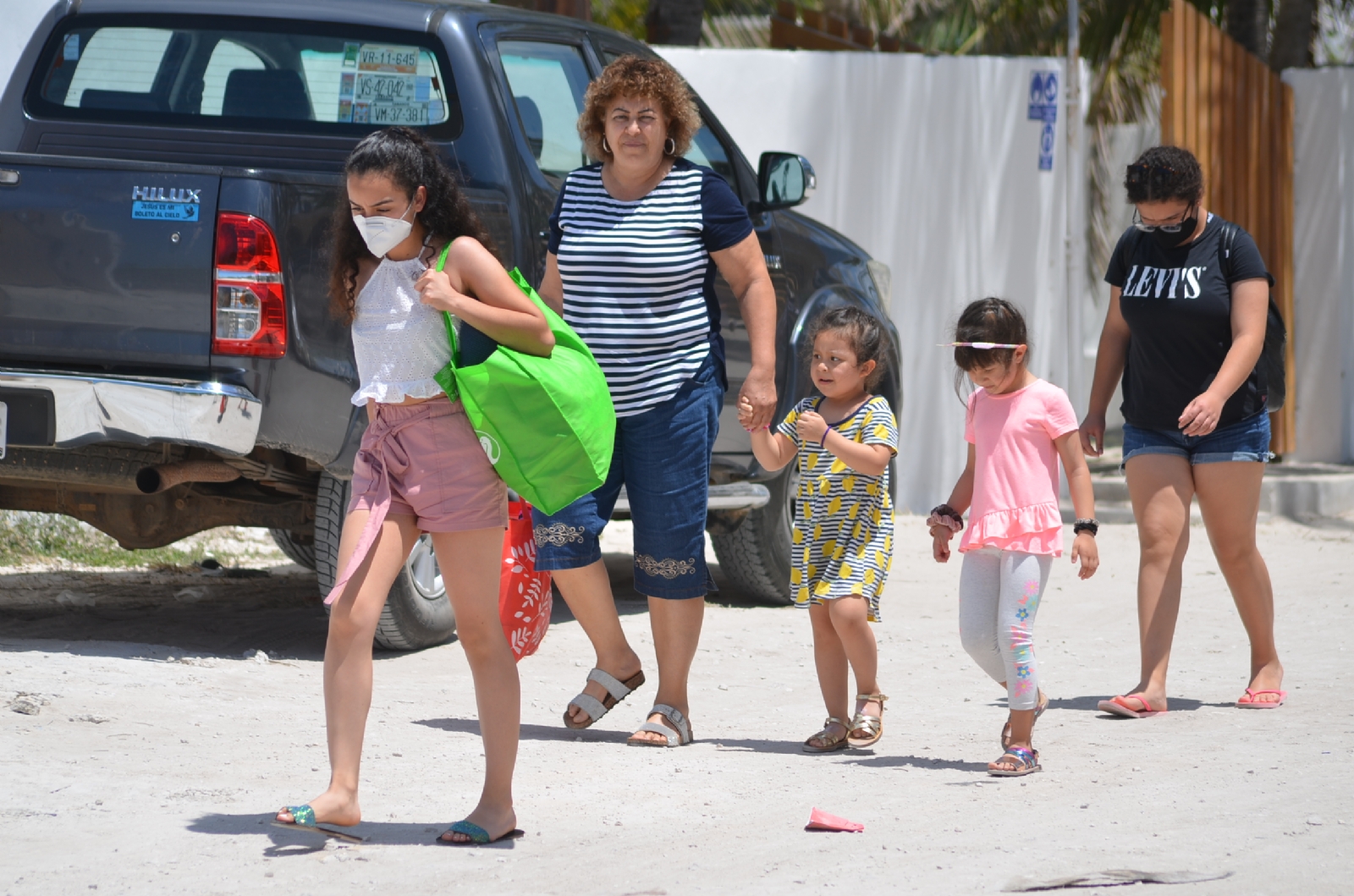 Los visitantes arribaron tras el levantamiento de cierre de playas