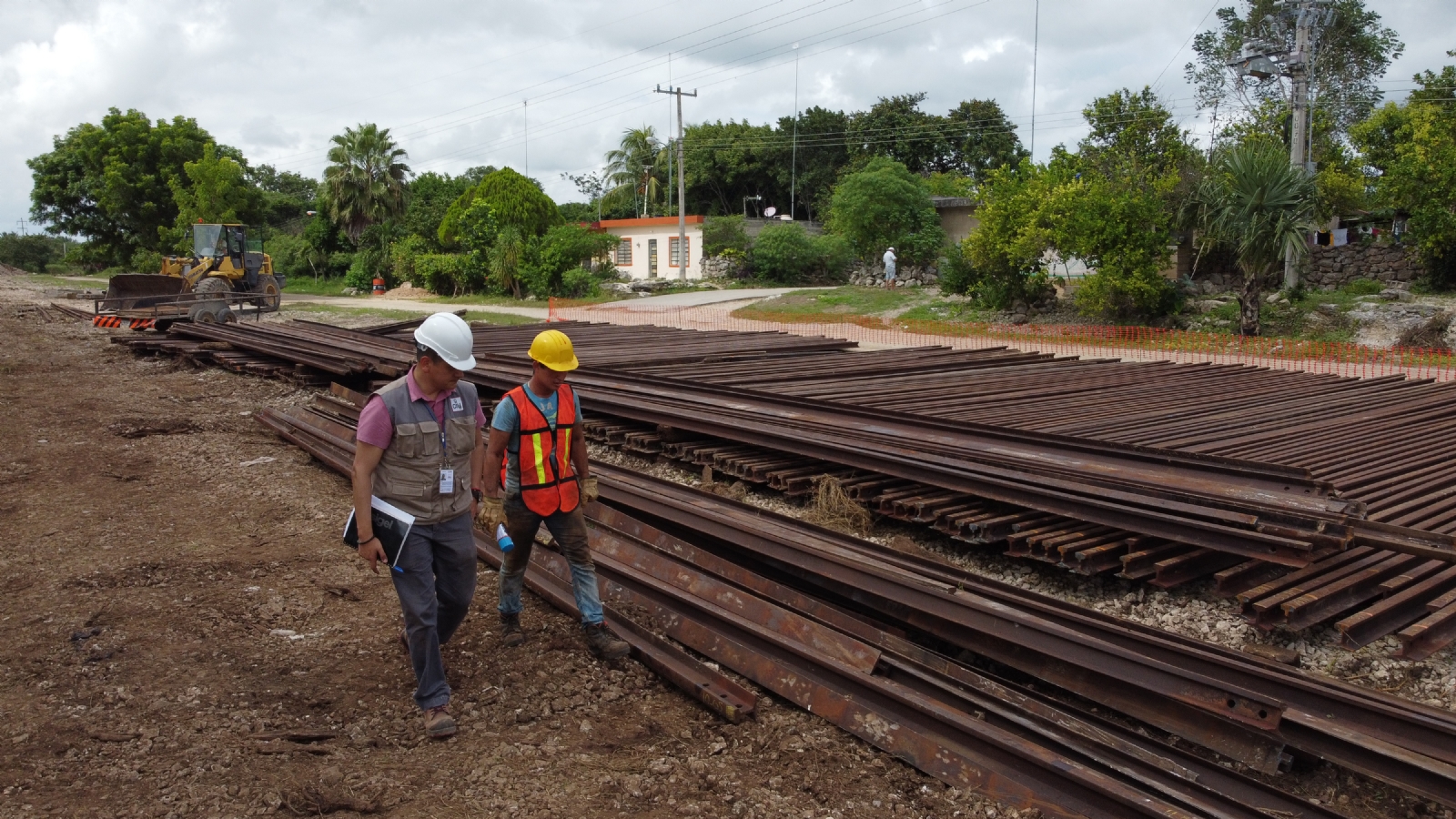El material que será empleado para dicho proyecto se colocará en cada uno de los cinco tramos correspondientes que recorrerán la Península de Yucatán