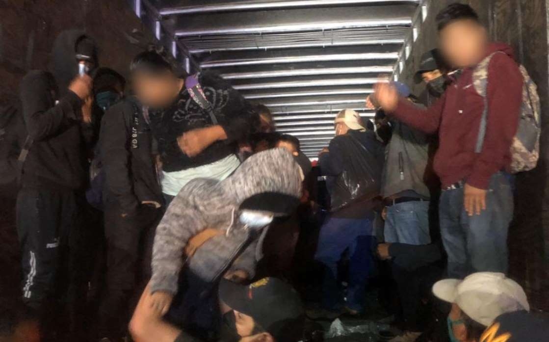 Rescatan a migrantes en la caseta de cobro de Ocuilapa, Chiapas