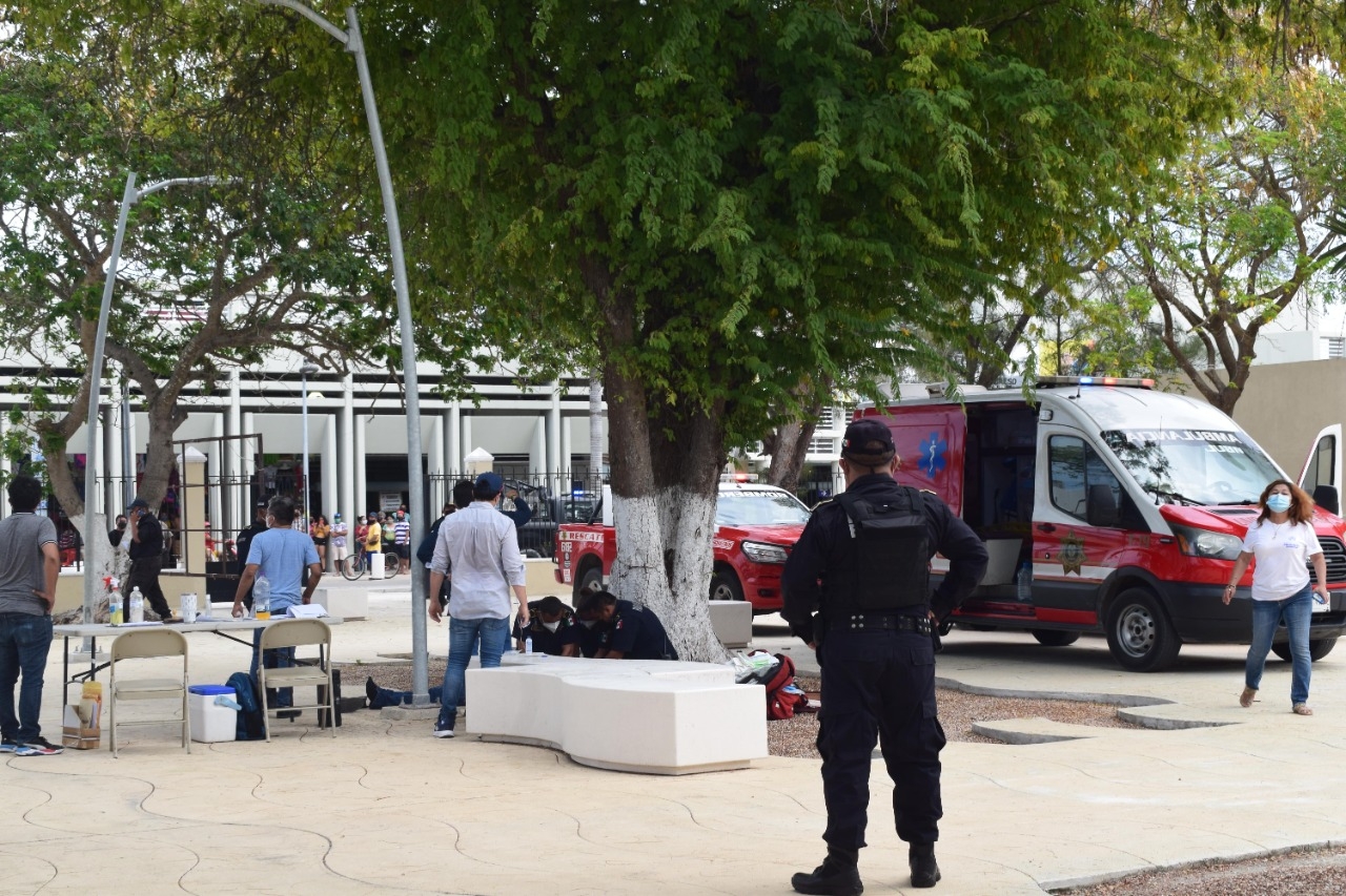 El funcionario fue atendido por paramédicos