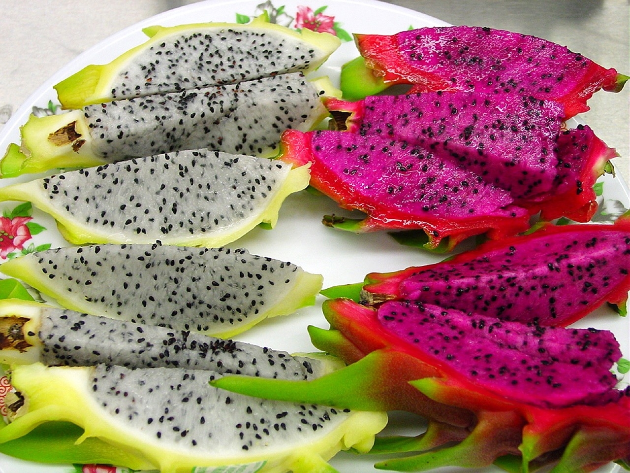 Algunas de estas frutas parecen sacadas de una película o historieta, ya que sus extrañas formas y colores las hacen muy diferentes al resto