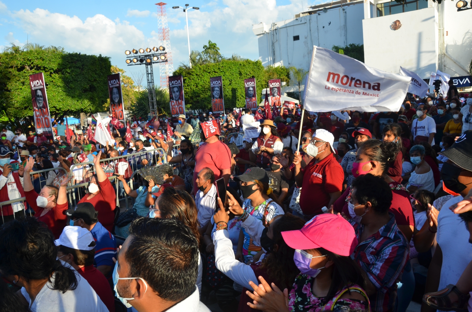 La Plaza Cívica “7 de Agosto” estuvo abarrotada