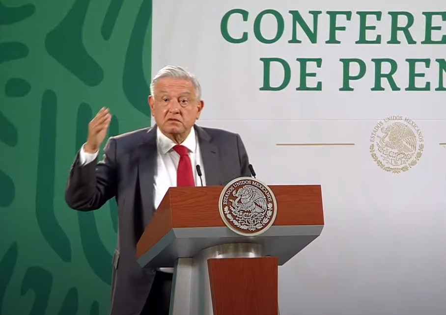 “Lo mismo con el agua, porque todos la usan, pero los pueblos yaquis no tienen, estamos planeando construir un acueducto para darles a los pueblos”, dijo