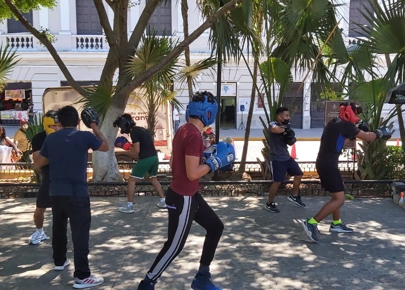 Ante las miradas de las personas en la Plaza Grande, dieron una demostración de este deporte con el fin de poder competir en Oaxtepec del 18 al 24 de abril Ante las miradas de las personas en la Plaza Grande, dieron una demostración de este deporte con el fin de poder competir en Oaxtepec del 18 al 24 de abril