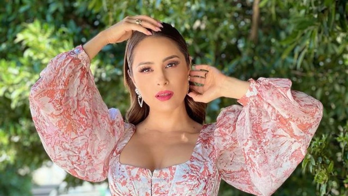 La conductora Cynthia Rodríguez dio de qué hablar nuevamente, luego de que, durante el programa de Venga La Alegría, protagonizara una caía tras tropezarse en el set La conductora Cynthia Rodríguez dio de qué hablar nuevamente, luego de que, durante el programa de Venga La Alegría, protagonizara una caía tras tropezarse en el set