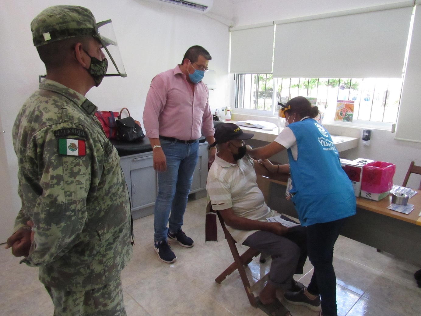 El abuelito señaló que no hay que tenerle miedo a la vacuna