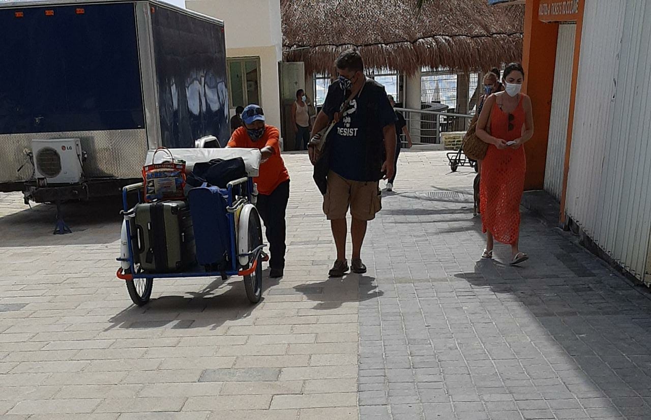 Playa del Carmen se encuentra en Semáforo Epidemiológico amarillo, lo que da un respiro a los tricicleros que trabajan en la terminal marítima Playa del Carmen se encuentra en Semáforo Epidemiológico amarillo, lo que da un respiro a los tricicleros que trabajan en la terminal marítima