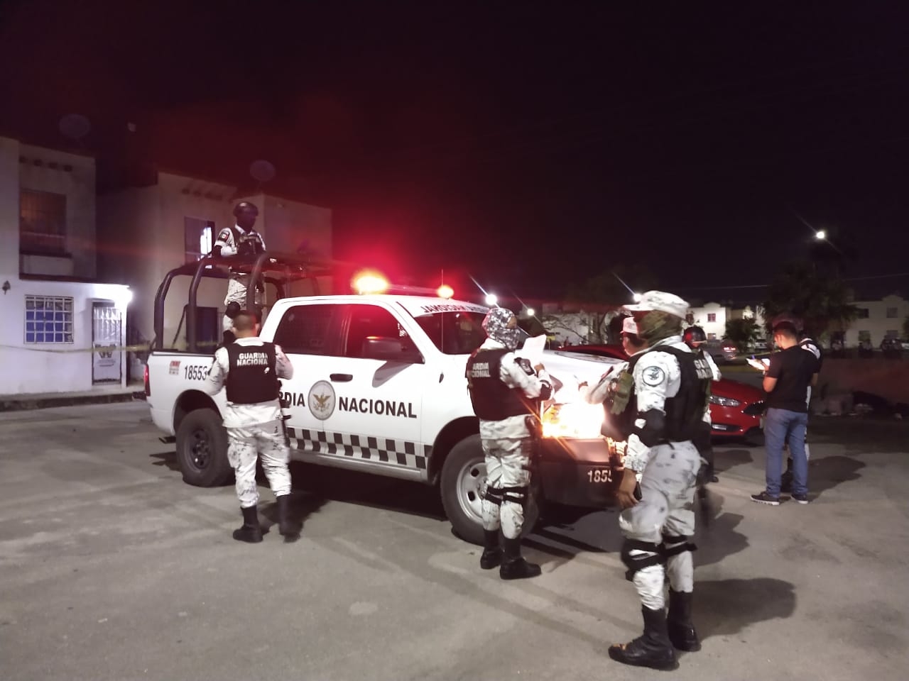 Elementos de la Guardia Nacional acudieron al lugar de los hechos Elementos de la Guardia Nacional acudieron al lugar de los hechos