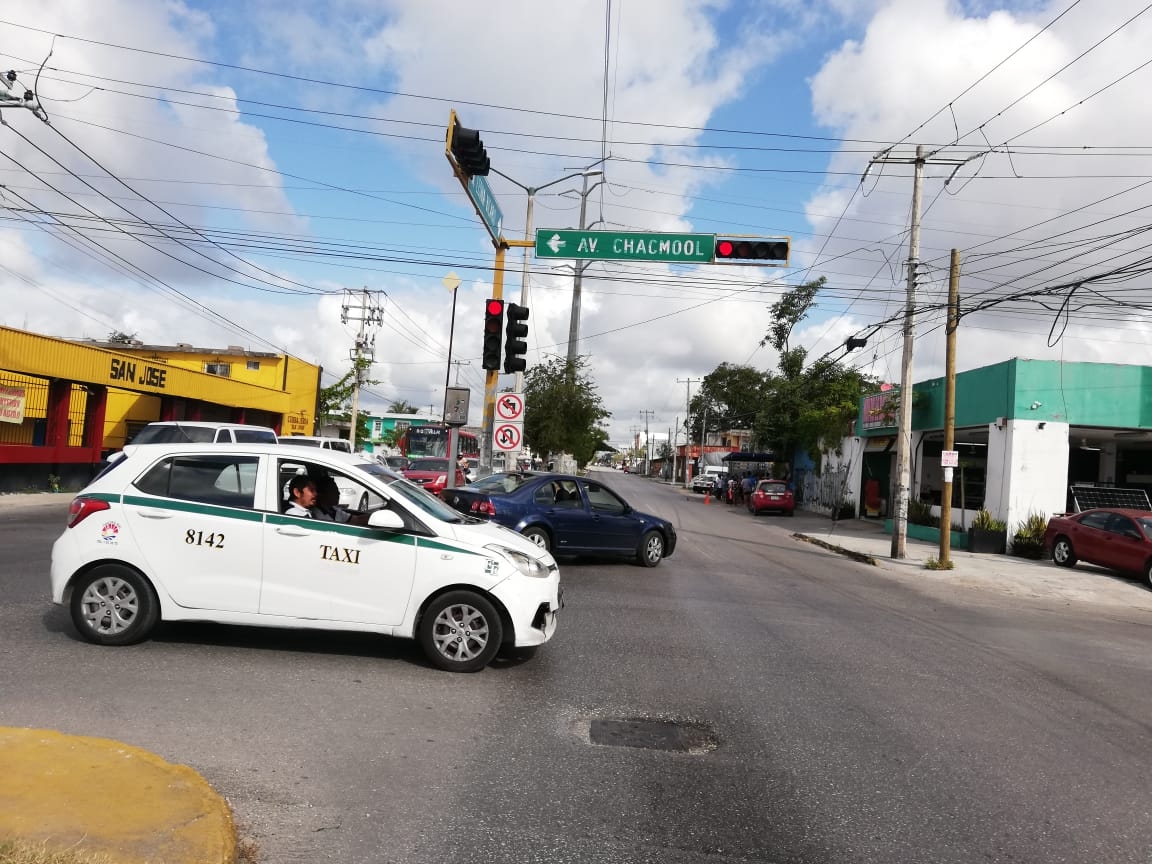 Se pide precaución debido a que se realizan trabajos en un carril de la citada arteria Se pide precaución debido a que se realizan trabajos en un carril de la citada arteria