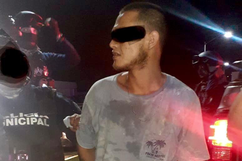 El infractor presentaba dos heridas de bala: una en el glúteo y otra en la pierna, por lo que fue trasladado al Hospital General de Playa del Carmen El infractor presentaba dos heridas de bala: una en el glúteo y otra en la pierna, por lo que fue trasladado al Hospital General de Playa del Carmen