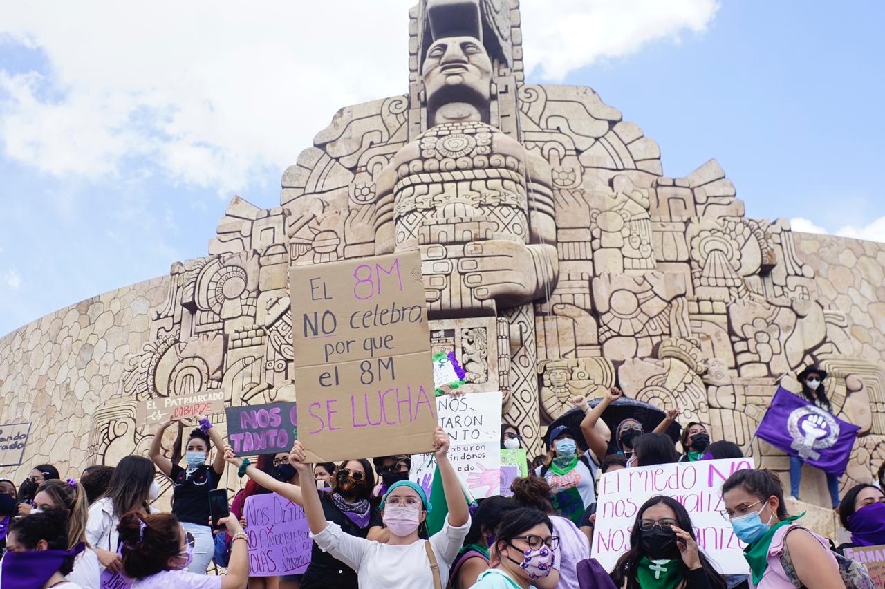 La marcha en Mérida comenzó con miles de muejres